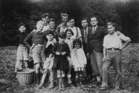 Photo: a group of people at Bassines